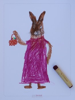 Kinderzeichnung eines Hasen im pinken Kleid und eines Osterkorbes in der Hand